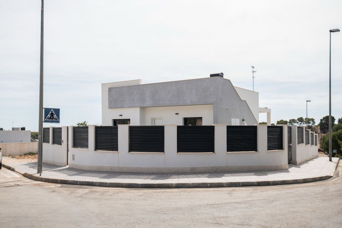 Terrace in villa for sale in Pinar de Campoverde