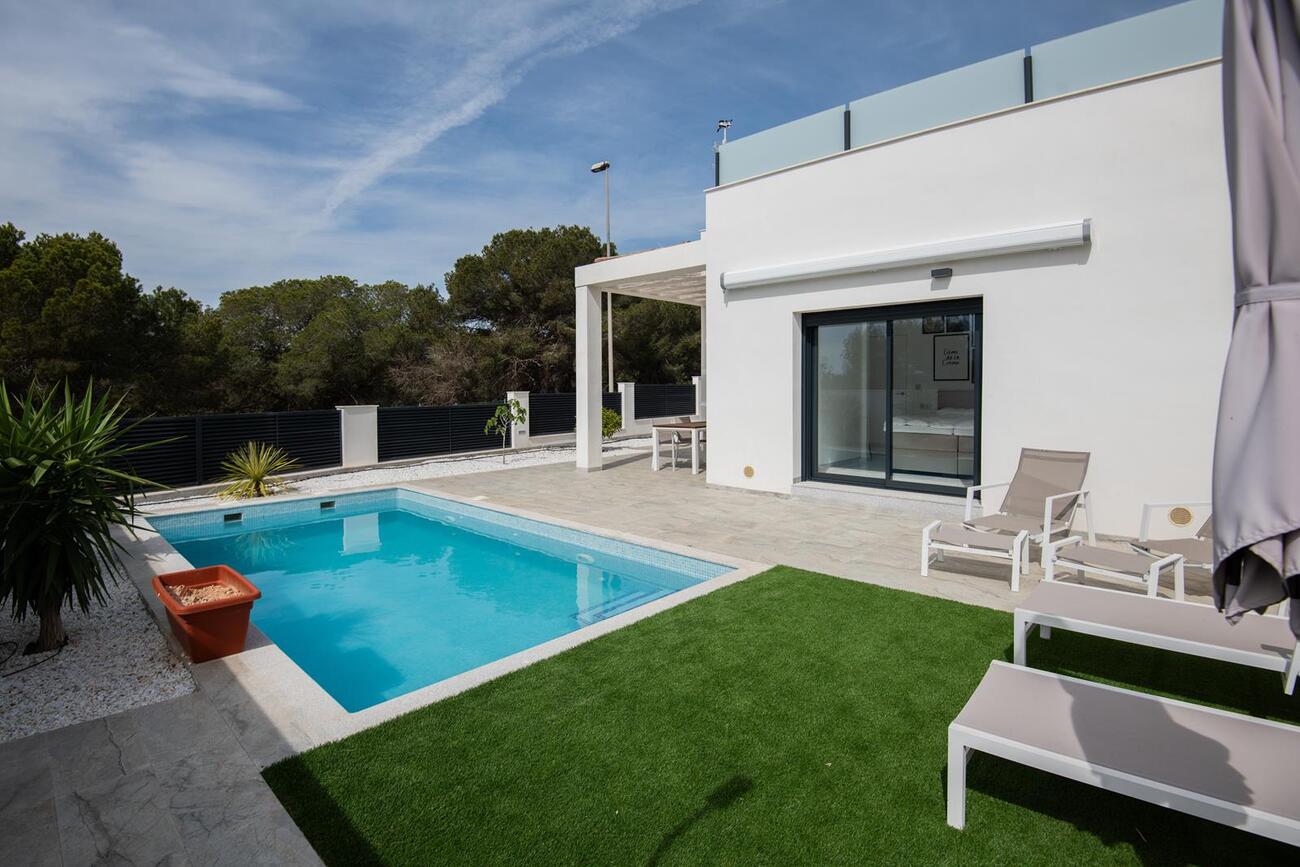 Dining area in villa for sale in Pinar de Campoverde