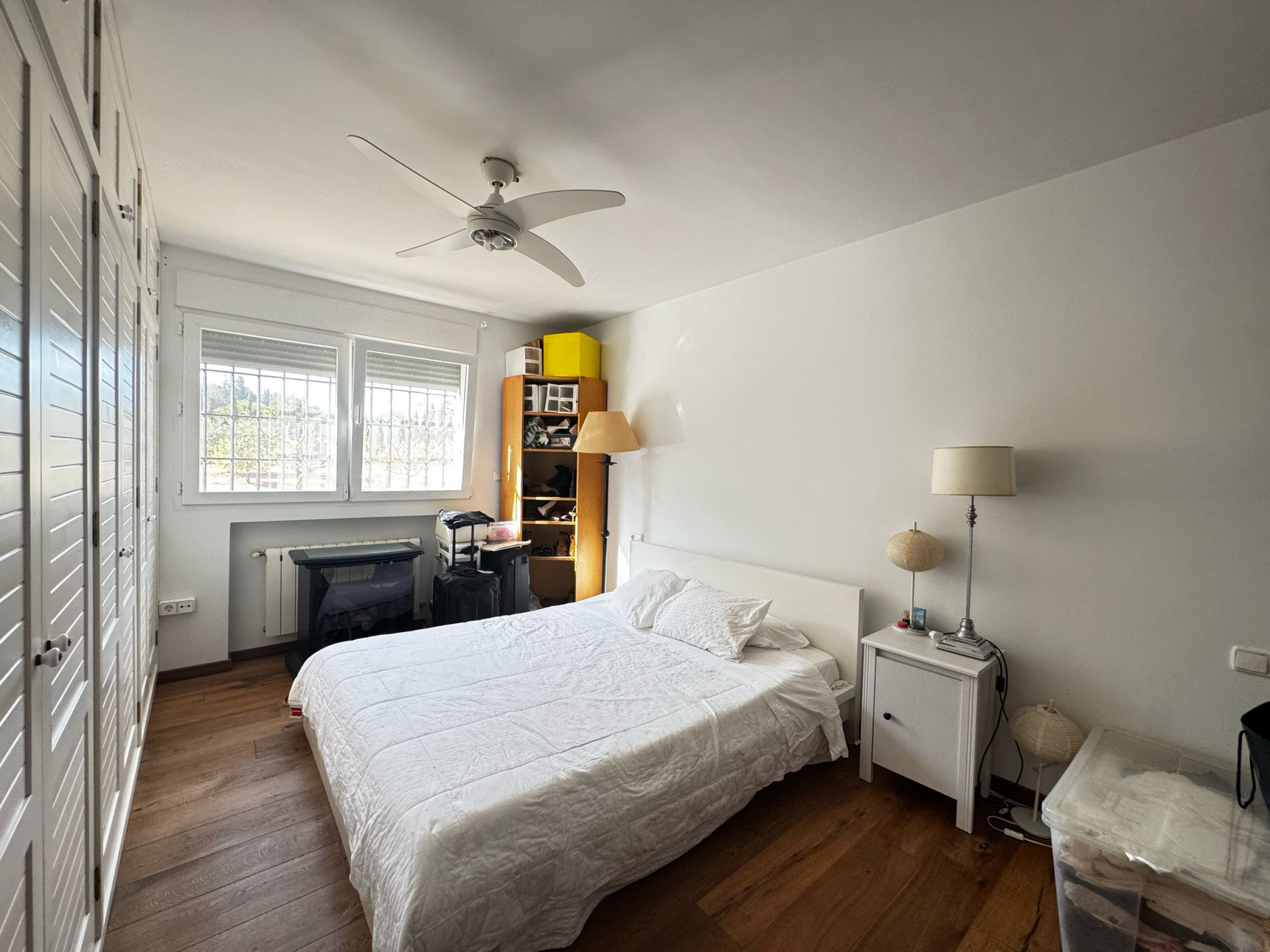 Master bedroom in villa for sale in Los Belones