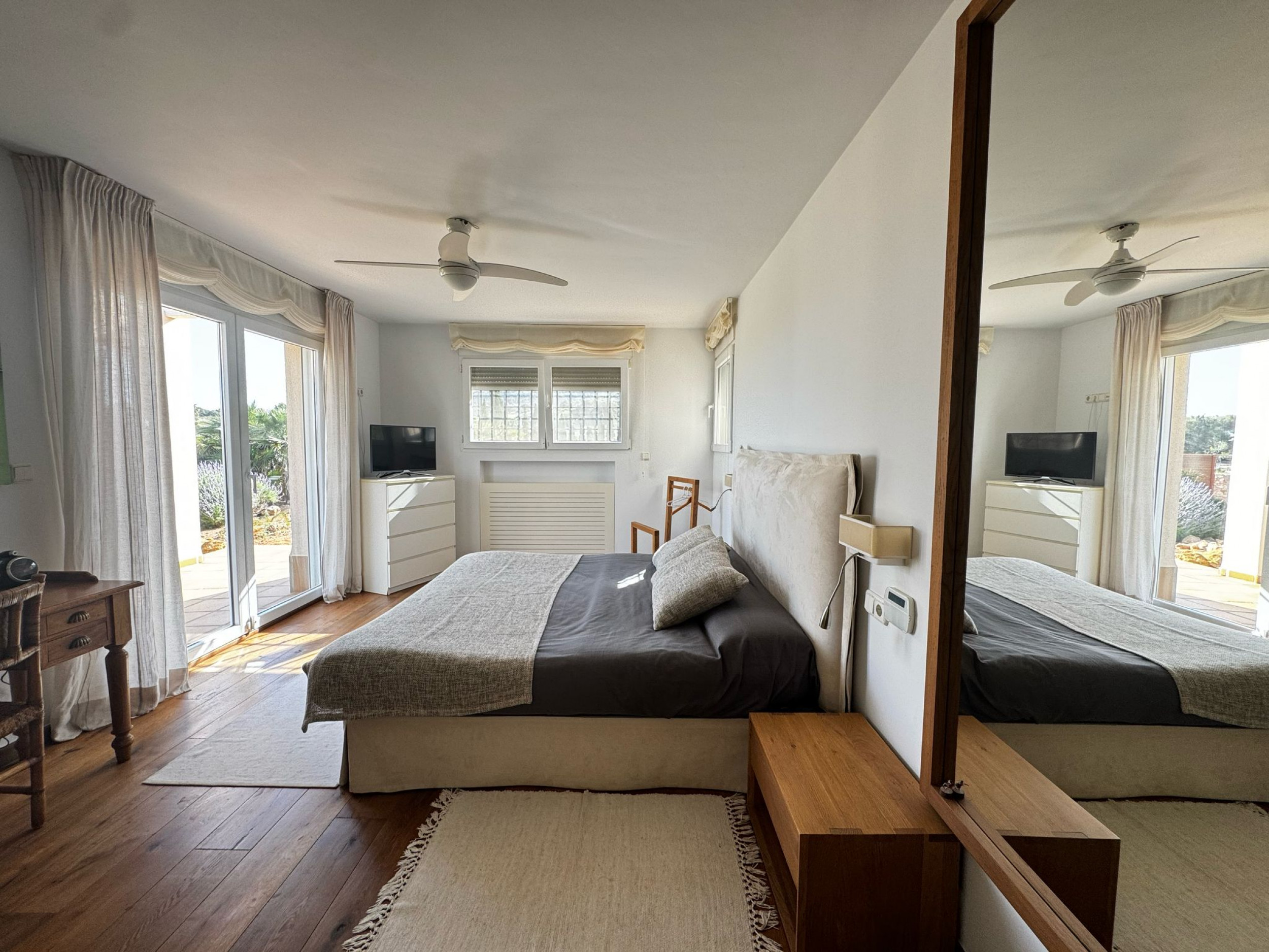 Dining area in villa for sale in Los Belones