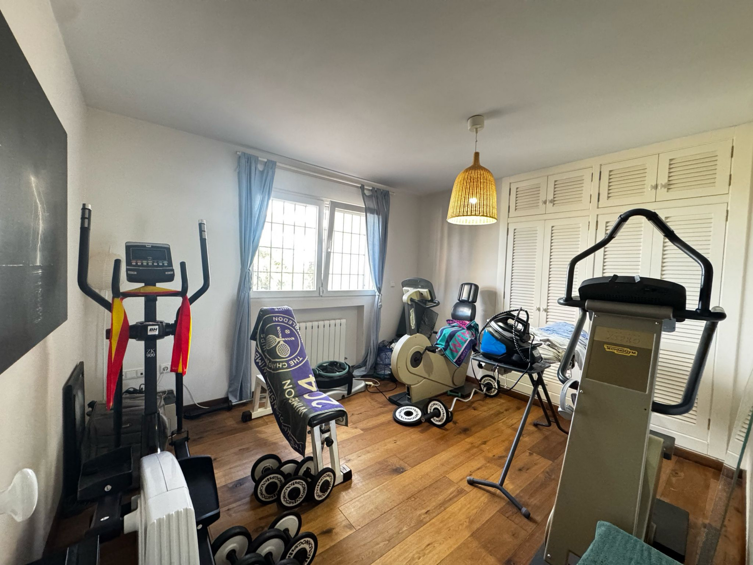 Bedroom in villa for sale in Los Belones