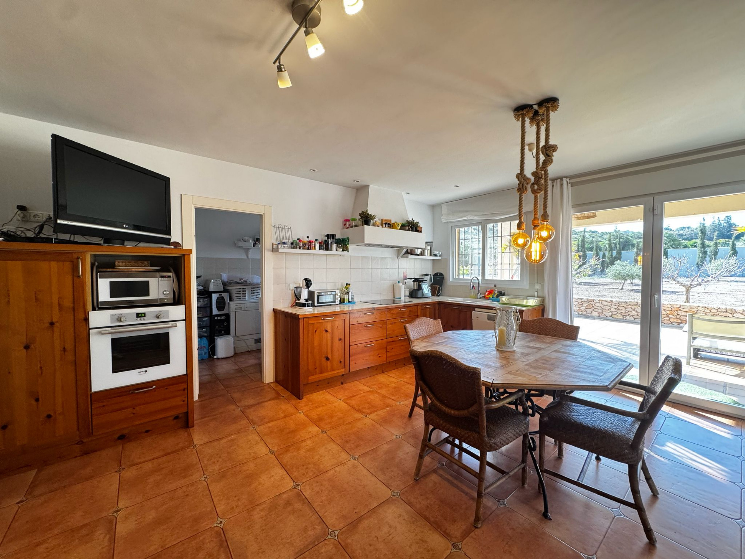 Dining area in villa for sale in Los Belones