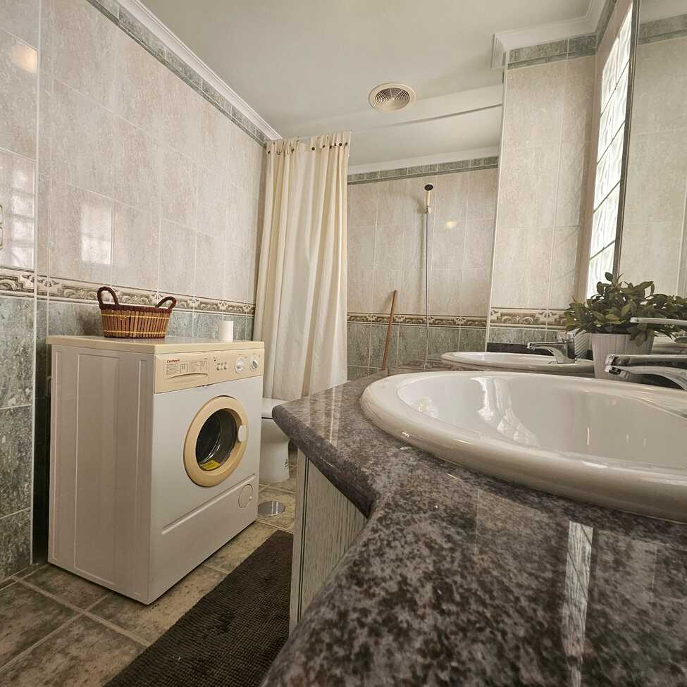 Bathroom in villa for sale in Guardamar del Segura
