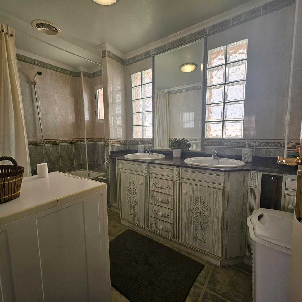Bedroom in villa for sale in Guardamar del Segura