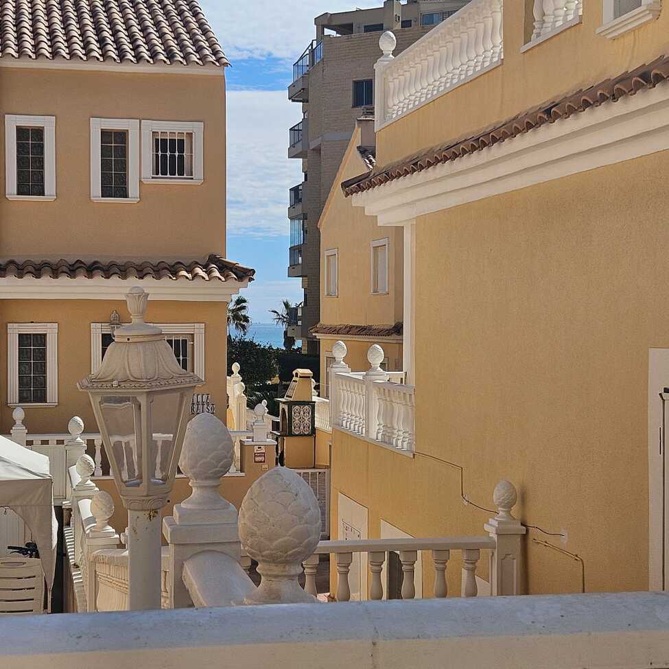 Terrace in villa for sale in Guardamar del Segura