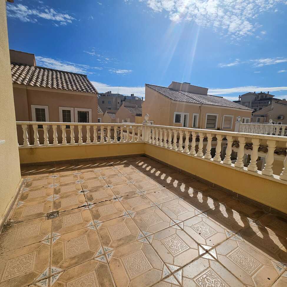 Bedroom in villa for sale in Guardamar del Segura