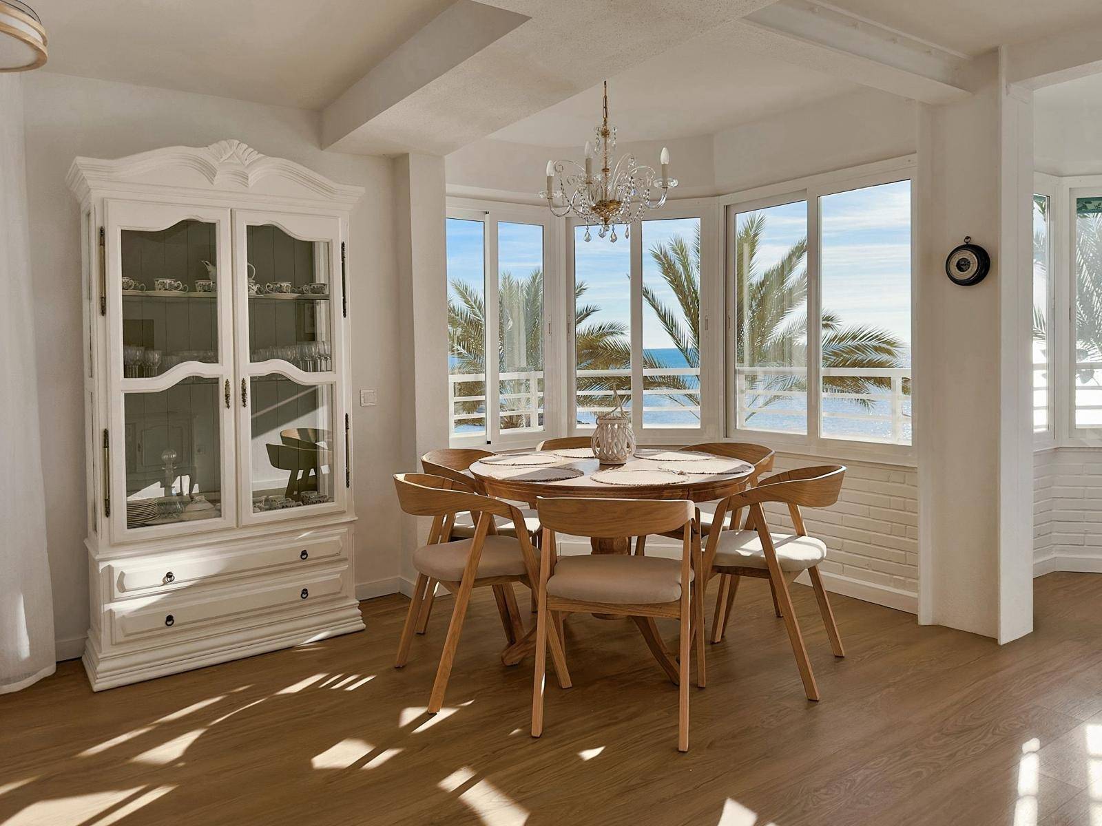 Exclusive Renovated Apartment in the Center of Torrevieja – First Line with Sea Views 🌊Discover thi