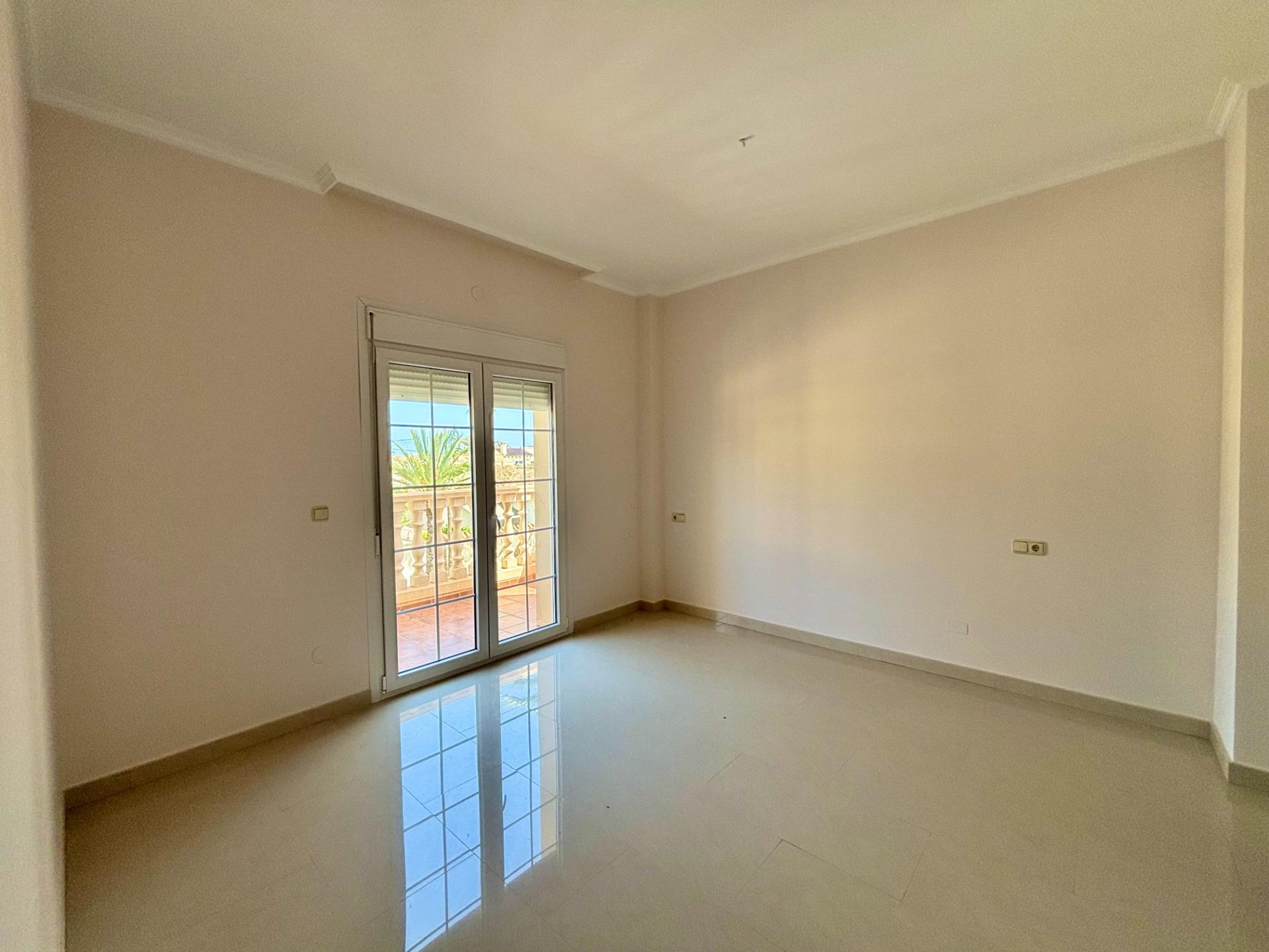 Garden in villa for sale in Cabo Roig