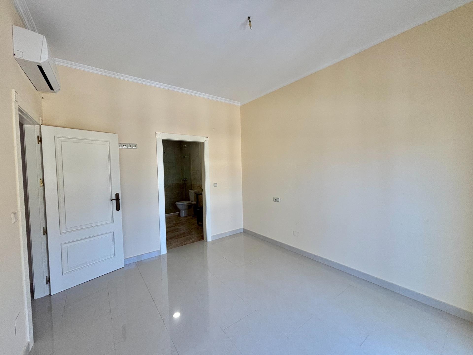 Dining area in villa for sale in Cabo Roig
