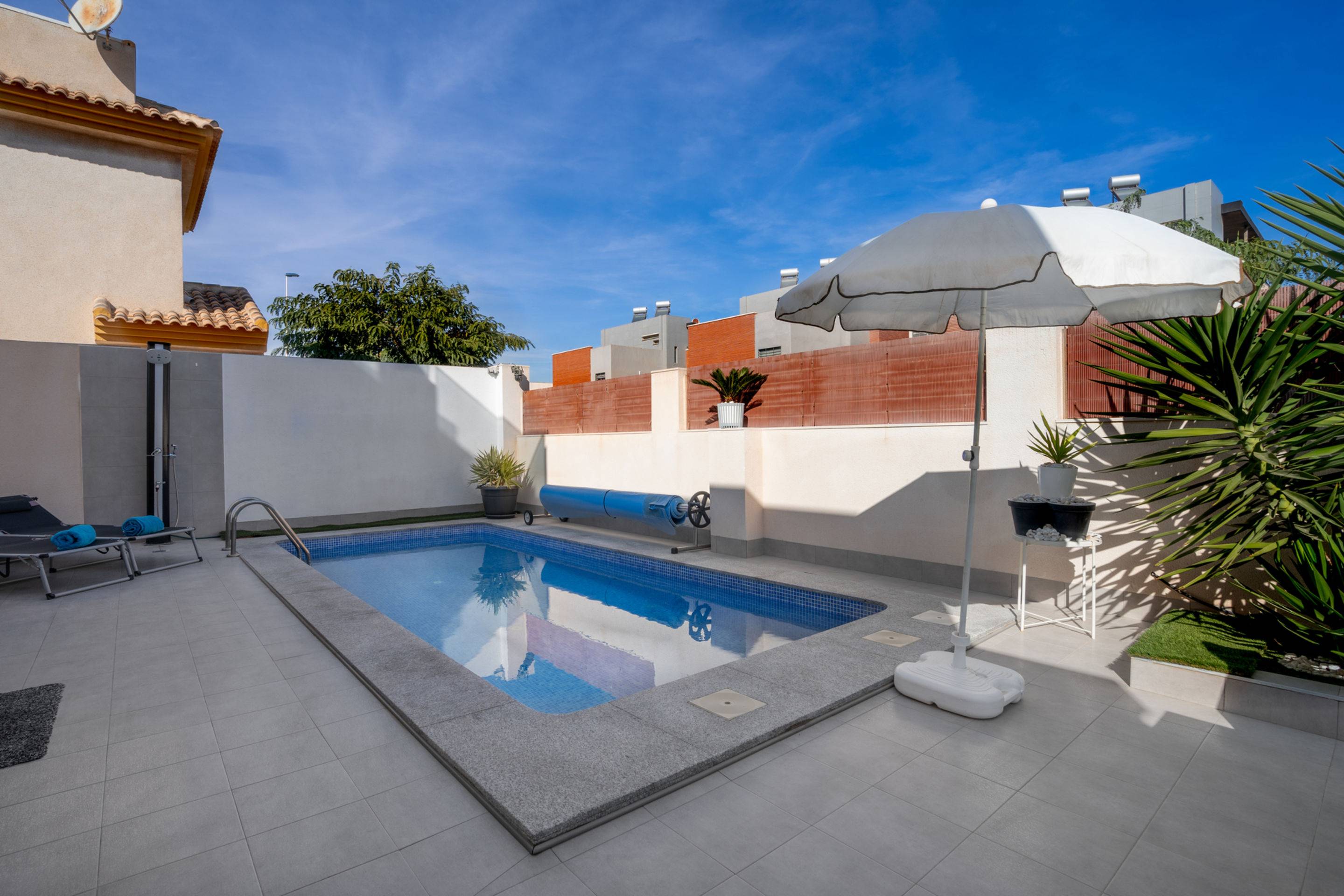 Terrace in villa for sale in Torrevieja