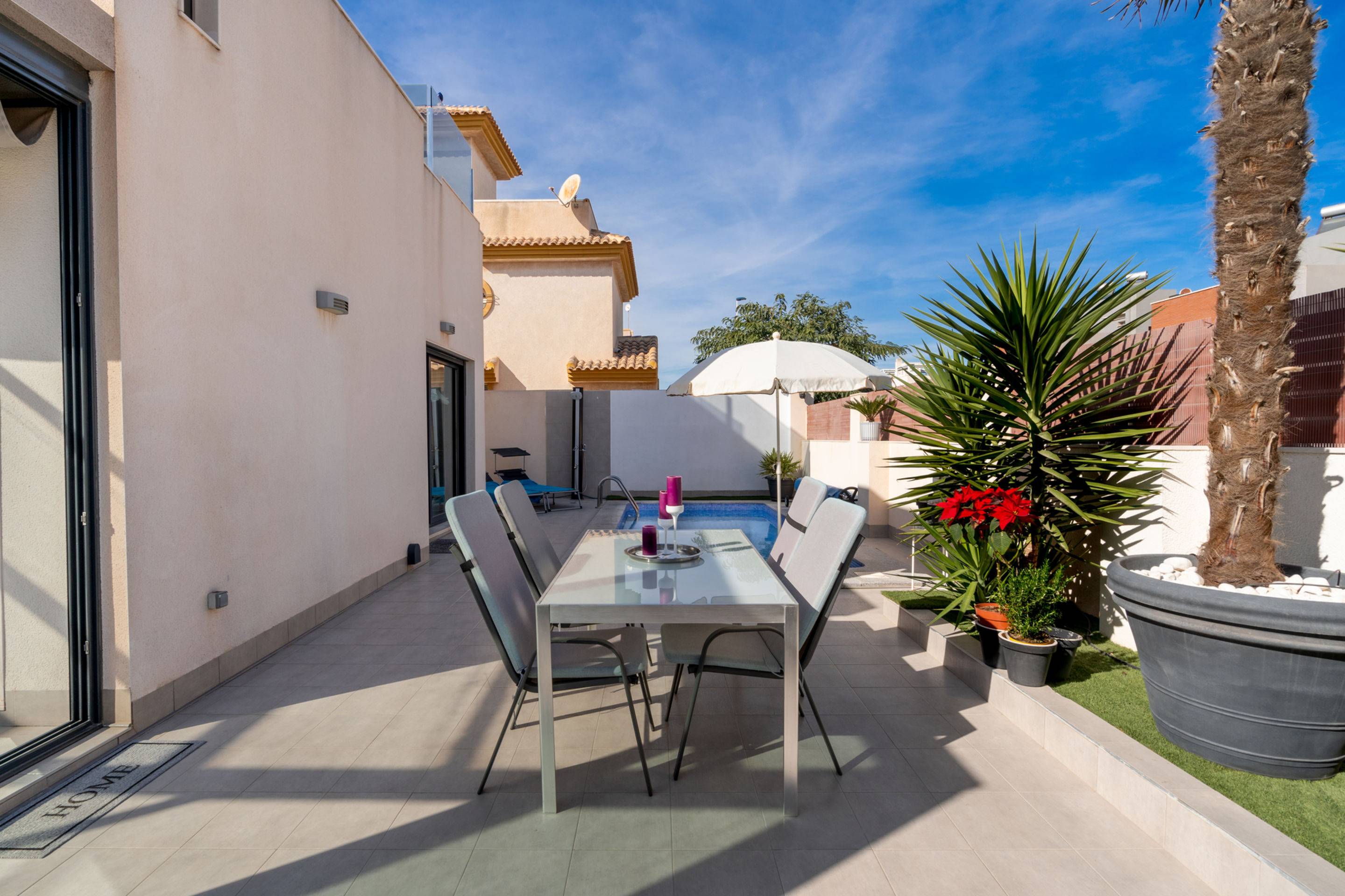 Garden in villa for sale in Torrevieja
