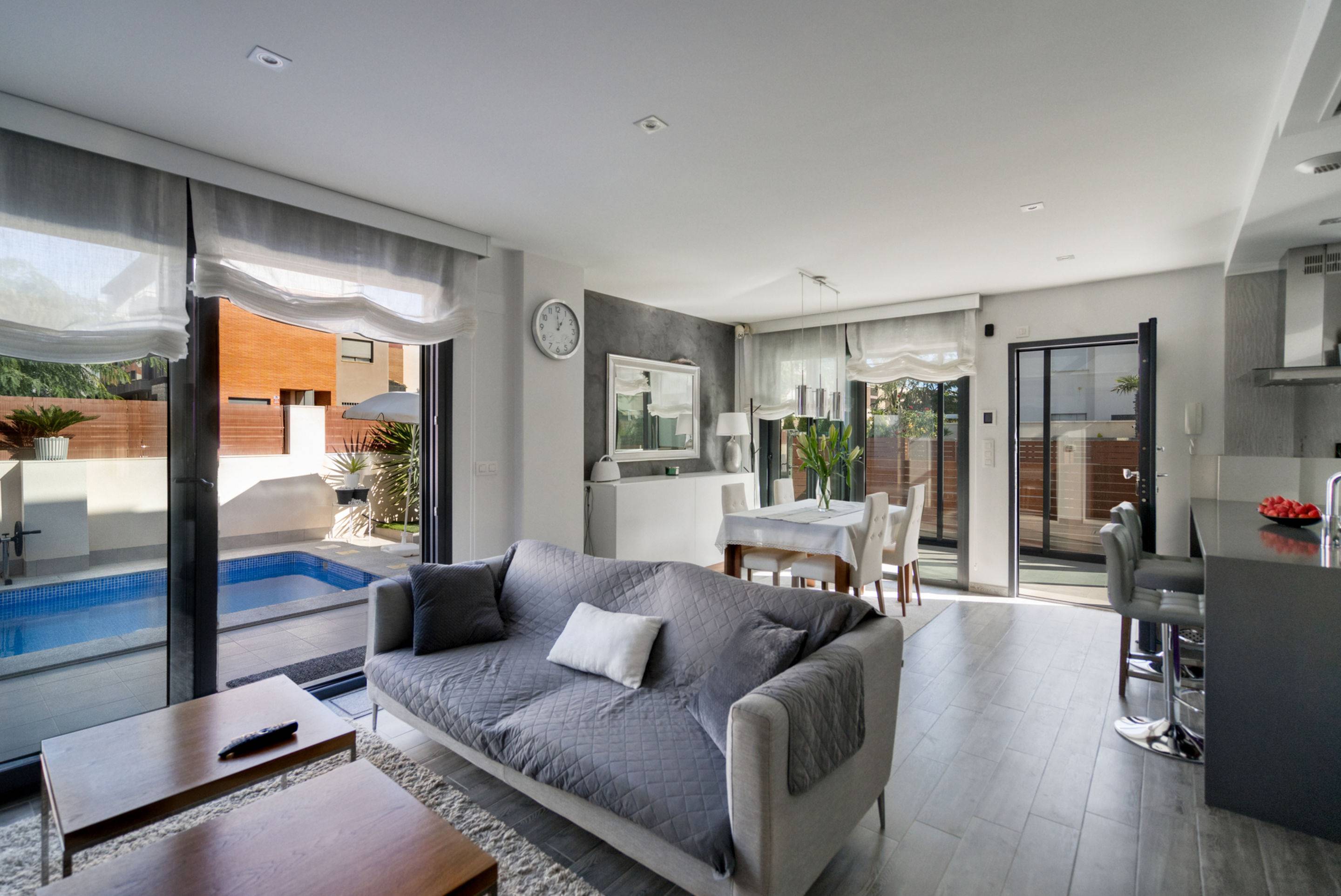 Bedroom in villa for sale in Torrevieja