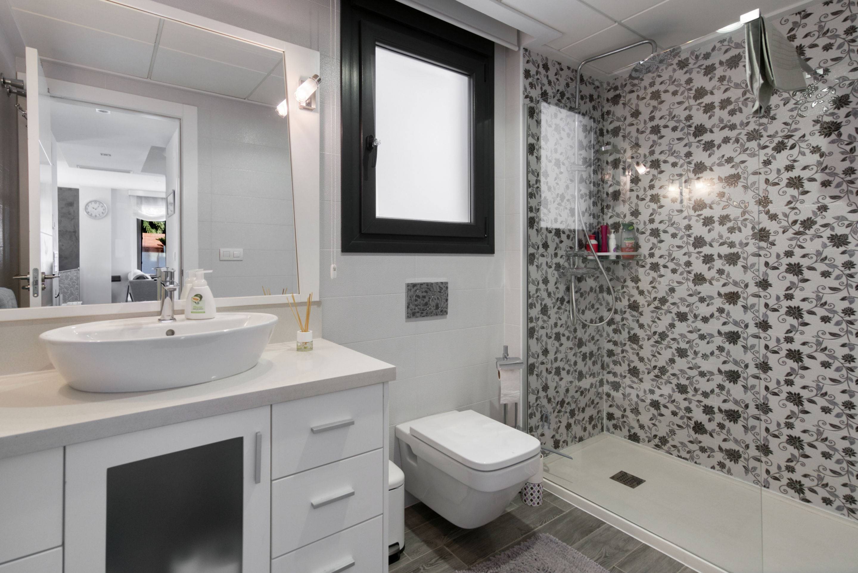 Bathroom in villa for sale in Torrevieja
