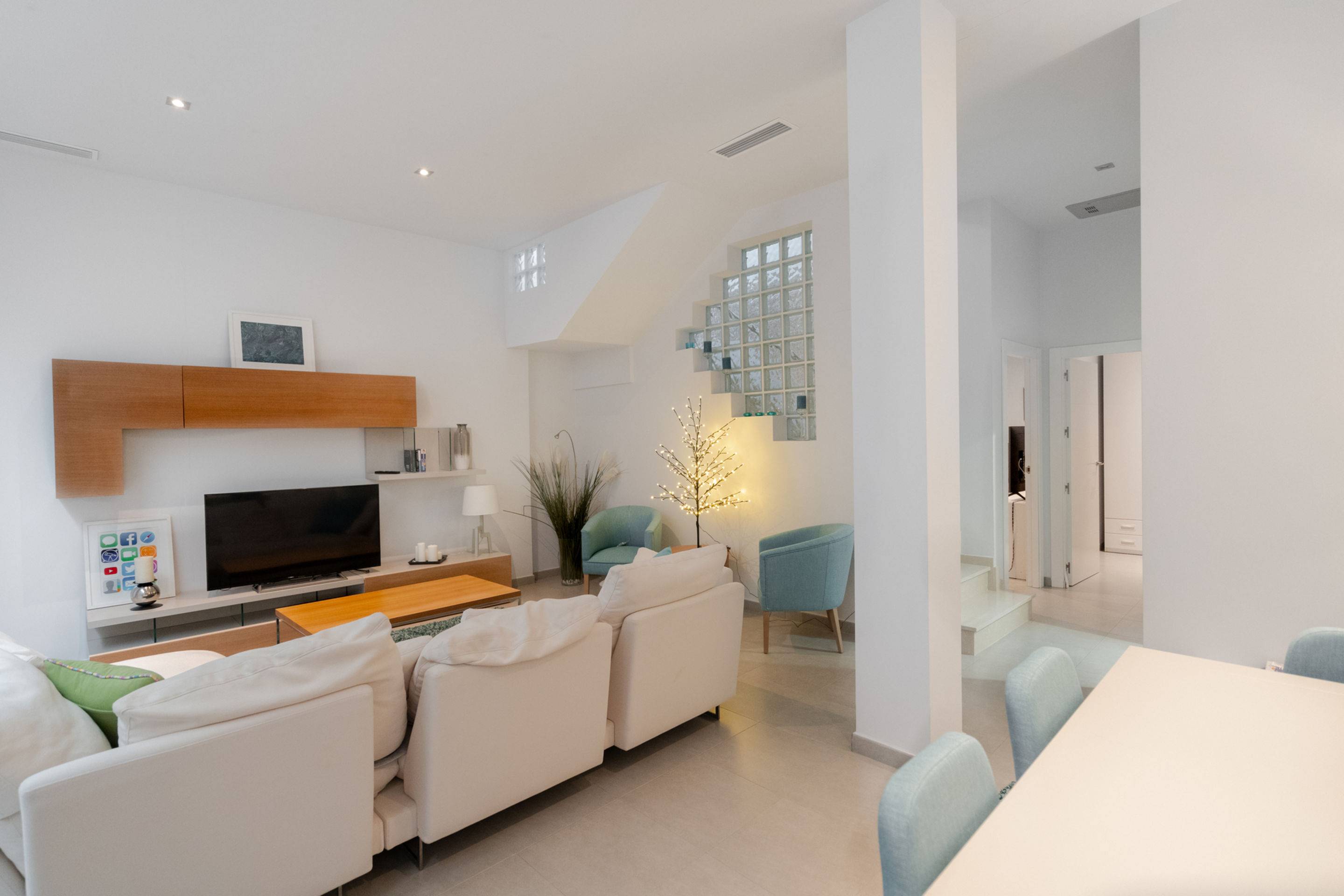 Master bedroom in villa for sale in Torrevieja