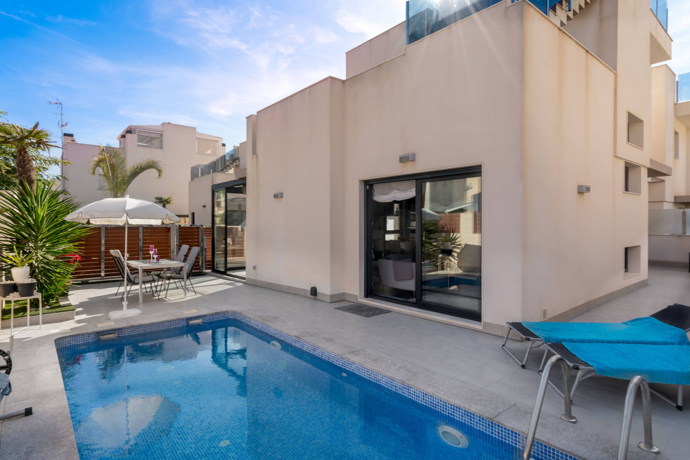 Garden in villa for sale in Torrevieja