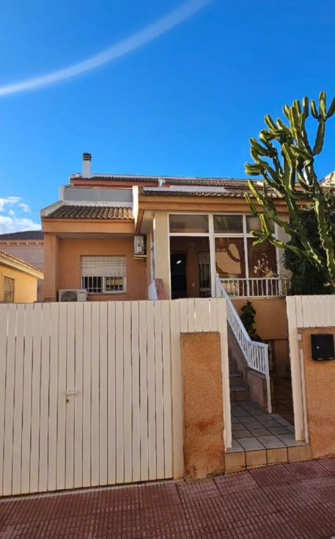 Discover your new home in the heart of Los Alcázares