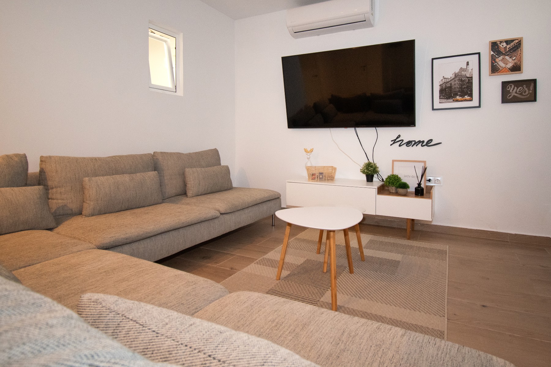 Dining area in villa for sale in Orihuela Costa