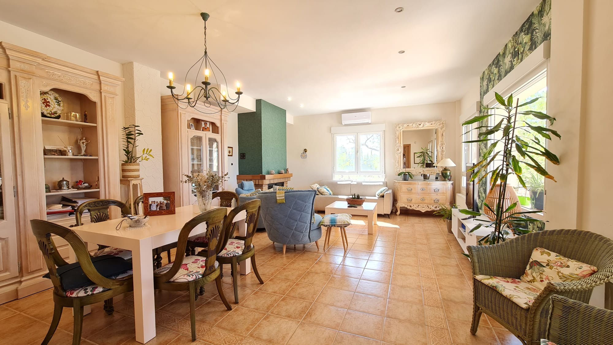 Dining area in villa for sale in Yecla