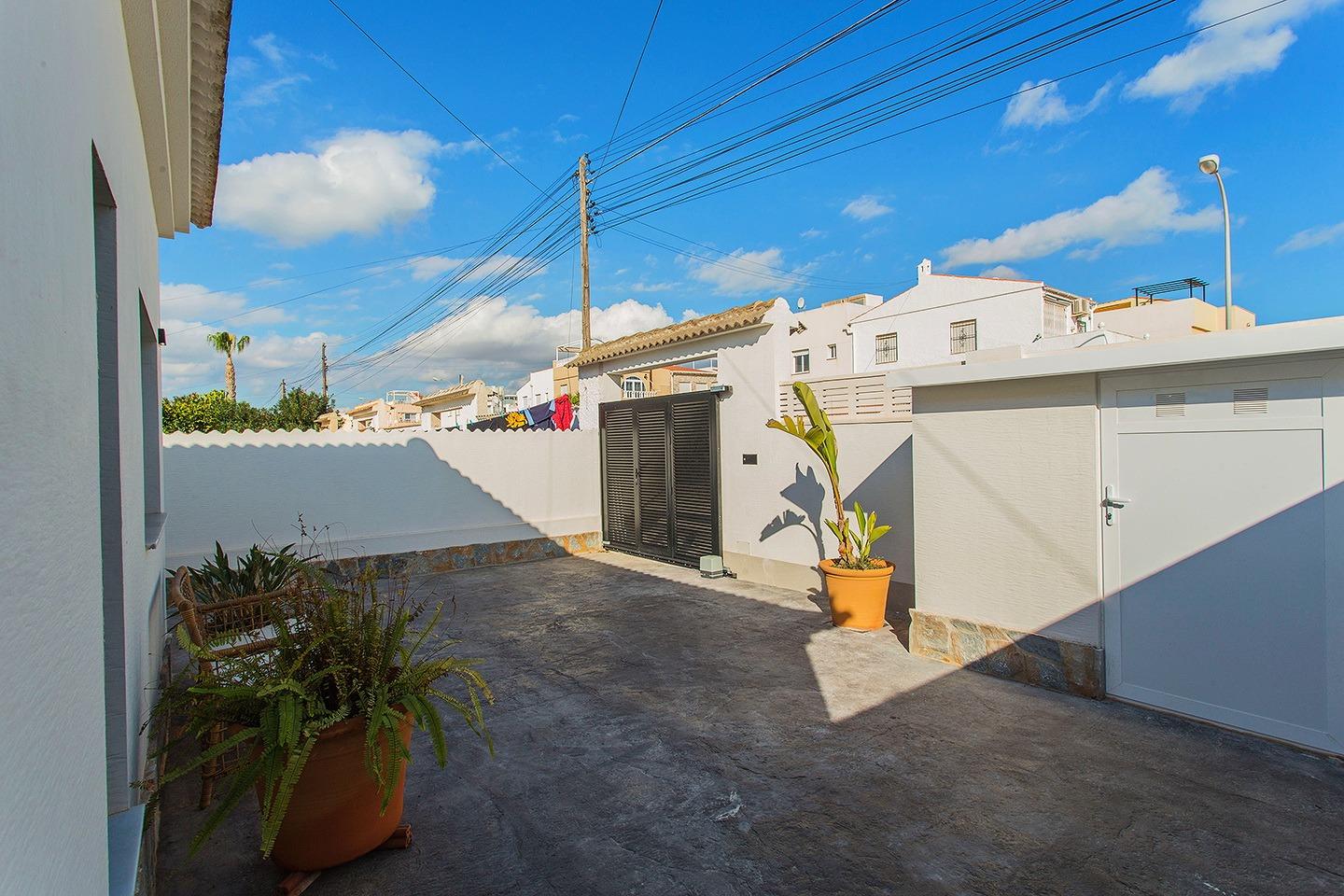 Pool area in terraced for sale in Torrevieja