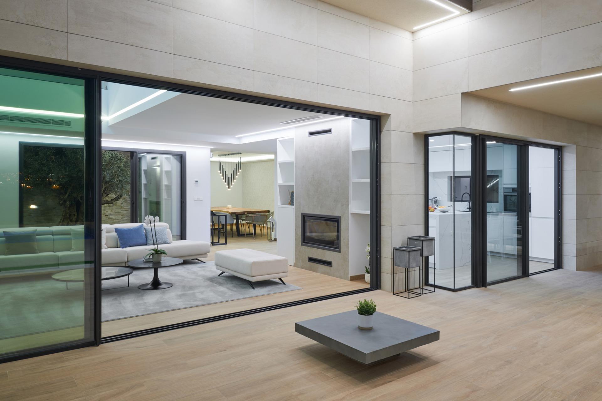 Master bedroom in villa for sale in Molina De Segura