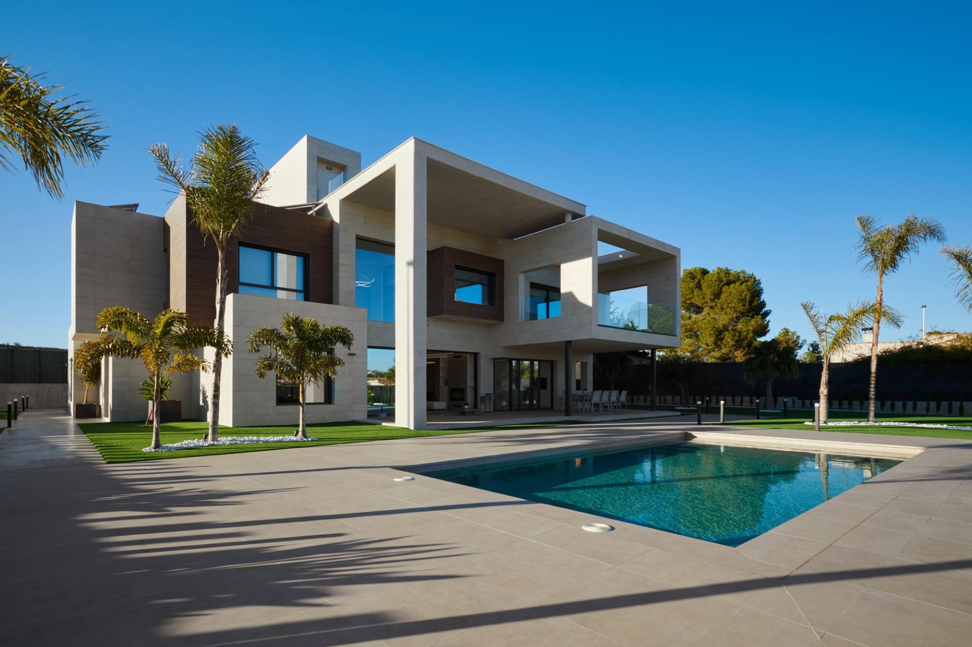 Pool area in villa for sale in Molina De Segura