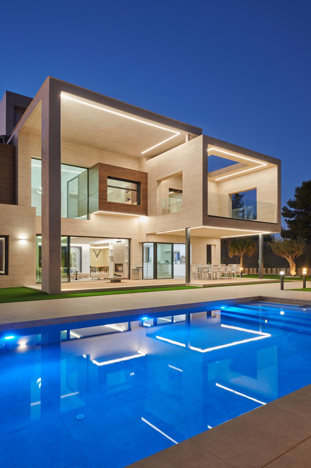 Garden in villa for sale in Molina De Segura