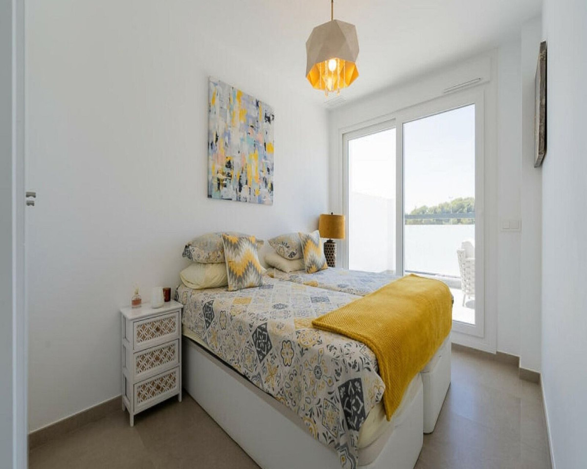 Bathroom in villa for sale in San Pedro del Pinatar