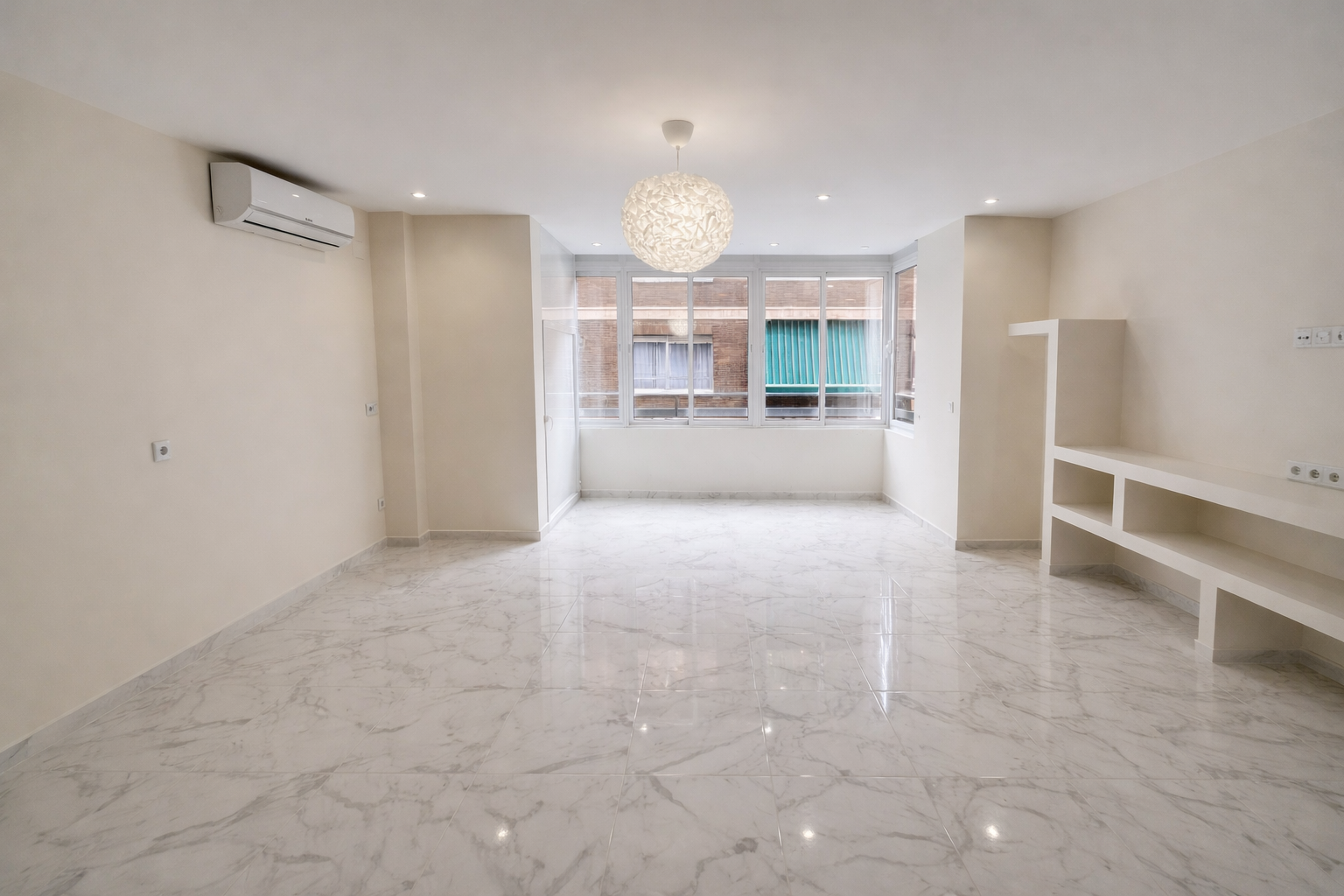 Fantastic fully renovated apartment for sale, located on the first floor in the heart of Torrevieja
