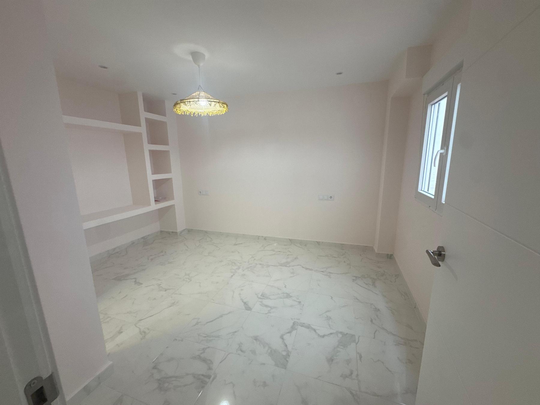 Bedroom in apartment for sale in Torrevieja