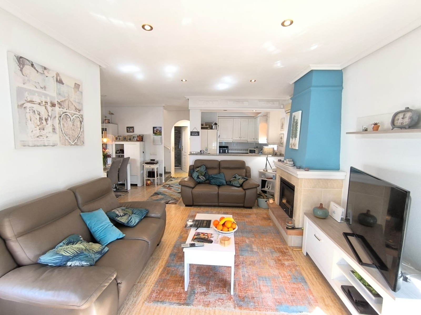 Kitchen in villa for sale in El Raso