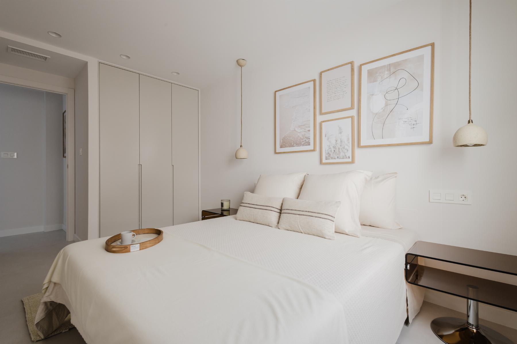 Bedroom in apartment for sale in Torrevieja
