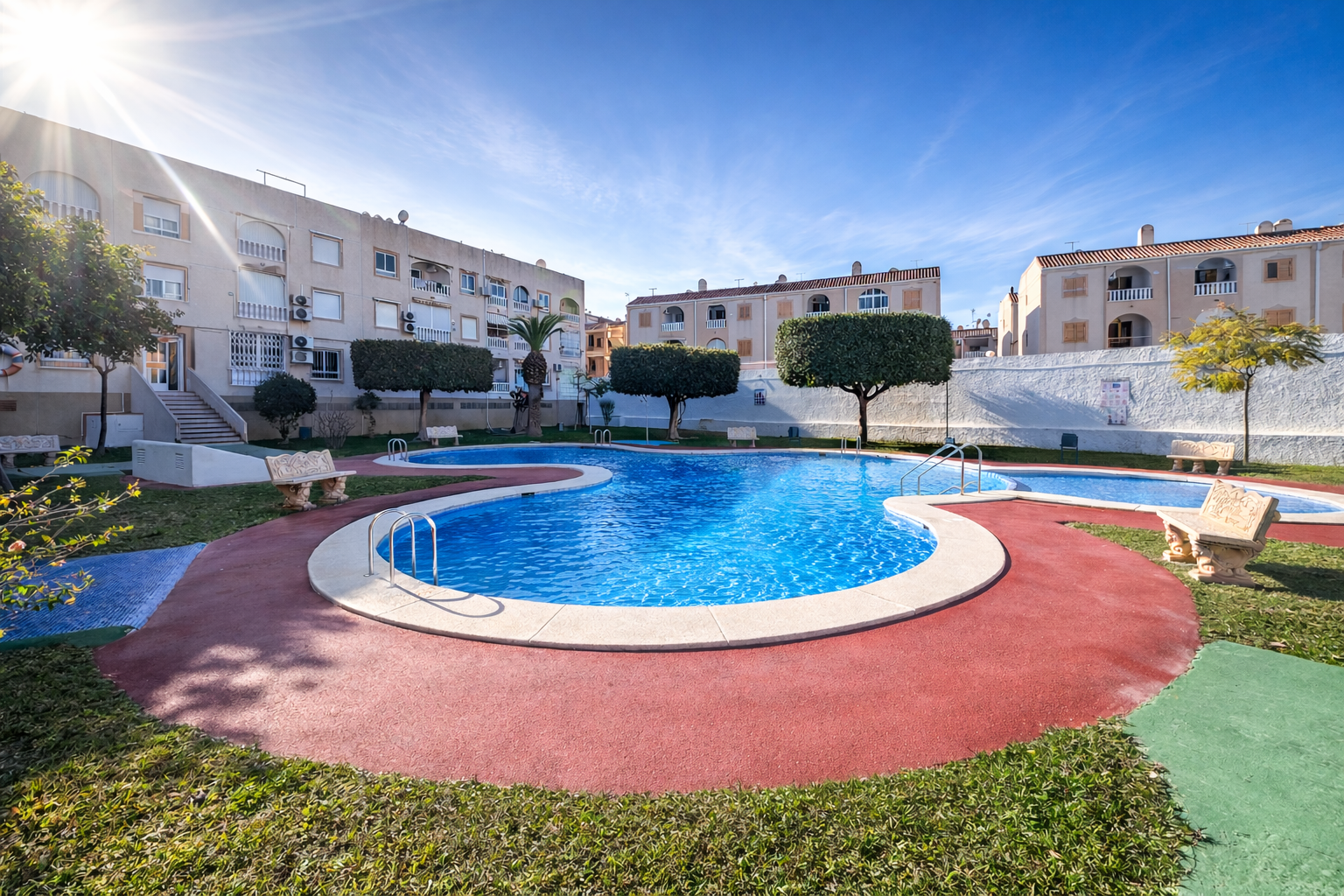 Live the Mediterranean lifestyle in comfort in this cosy 67 m² apartment located in one of the most