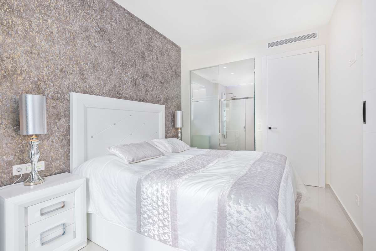 Bathroom in apartment for sale in Torre de La Horadada