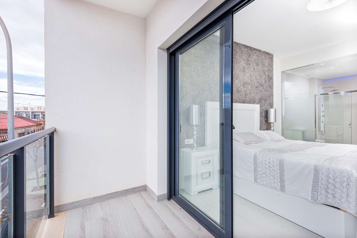Garden in apartment for sale in Torre de La Horadada