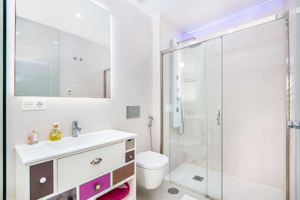 We present this fantastic property located on Avenida Sánchez Lozano, Torre de la Horadada, in a qui