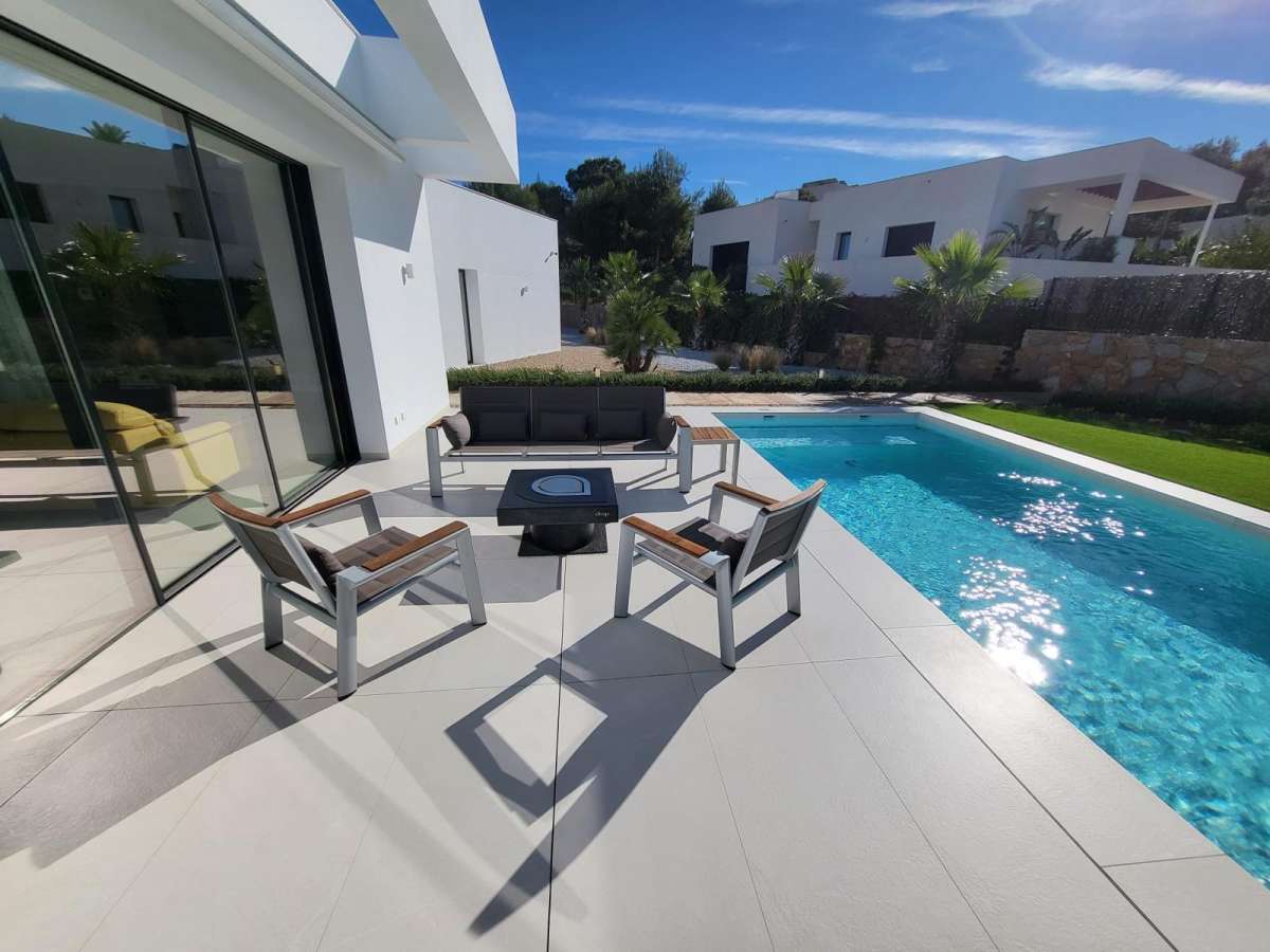 Bedroom in villa for sale in Las Colinas Golf