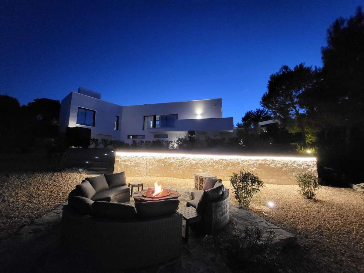 Master bedroom in villa for sale in Las Colinas Golf
