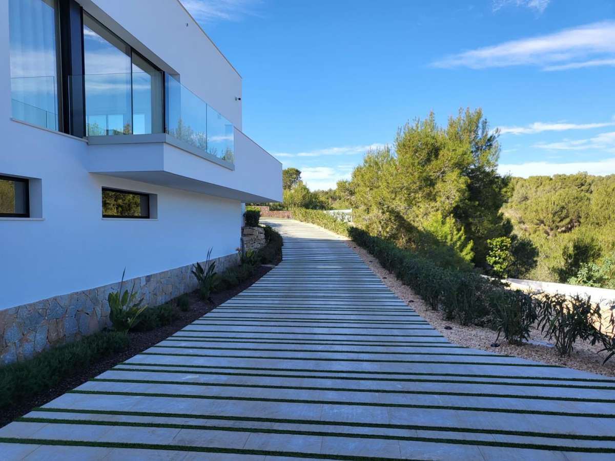 Terrace in villa for sale in Las Colinas Golf
