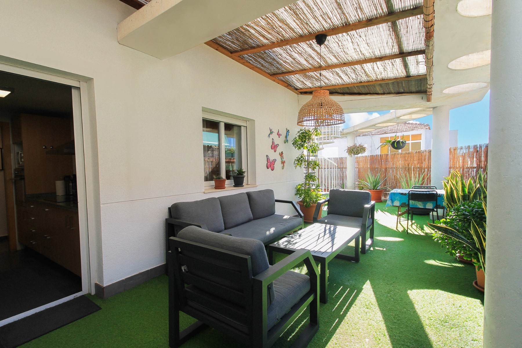Exclusive penthouse in Alicante with solarium, terrace and panoramic views This exclusive penthouse