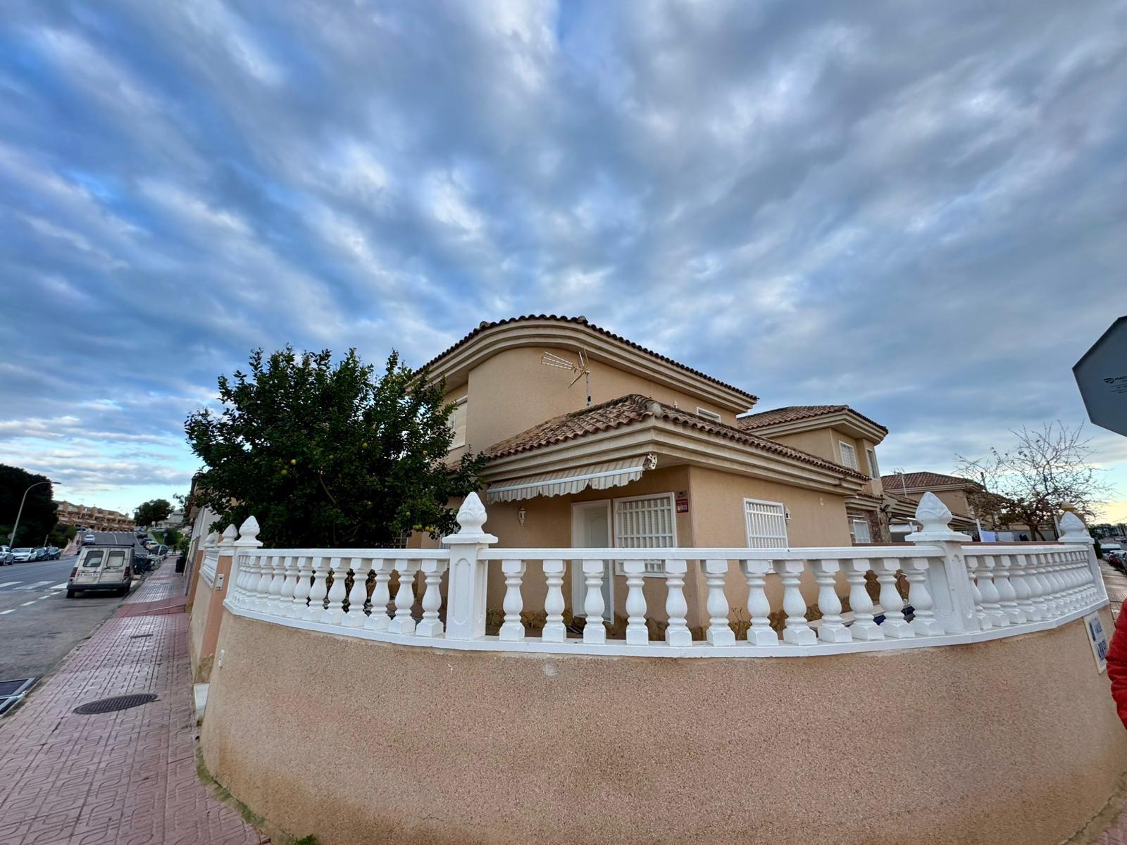 Master bedroom in villa for sale in Torrevieja