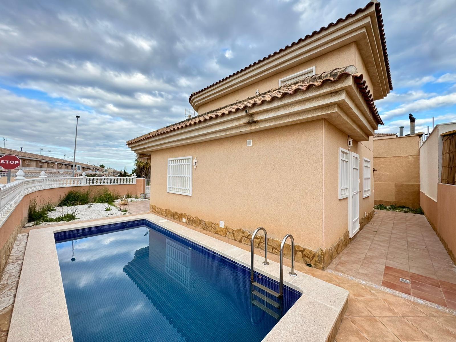 Garden in villa for sale in Torrevieja