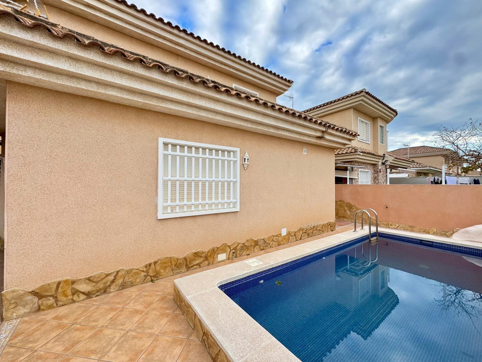 Bedroom in villa for sale in Torrevieja