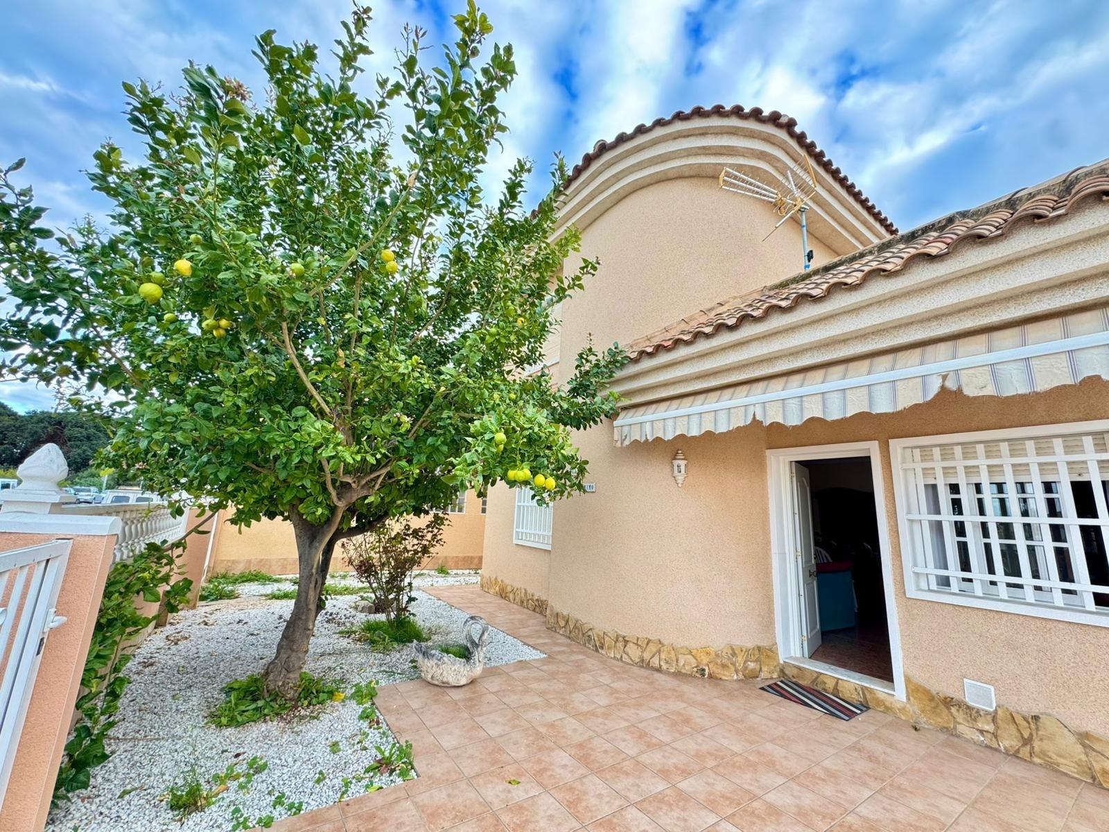 Exterior view in villa for sale in Torrevieja