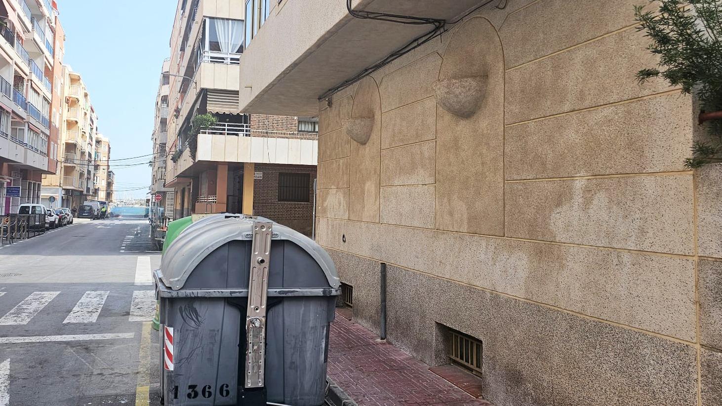 Spacious commercial premises for sale in one of the popular areas of Torrevieja — Acequión, just a f