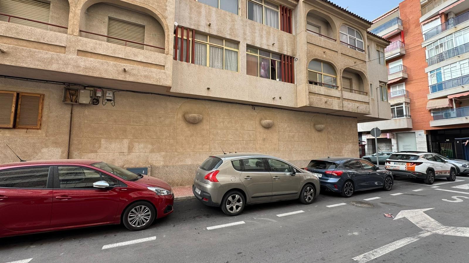 Spacious commercial premises for sale in one of the popular areas of Torrevieja — Acequión, just a f