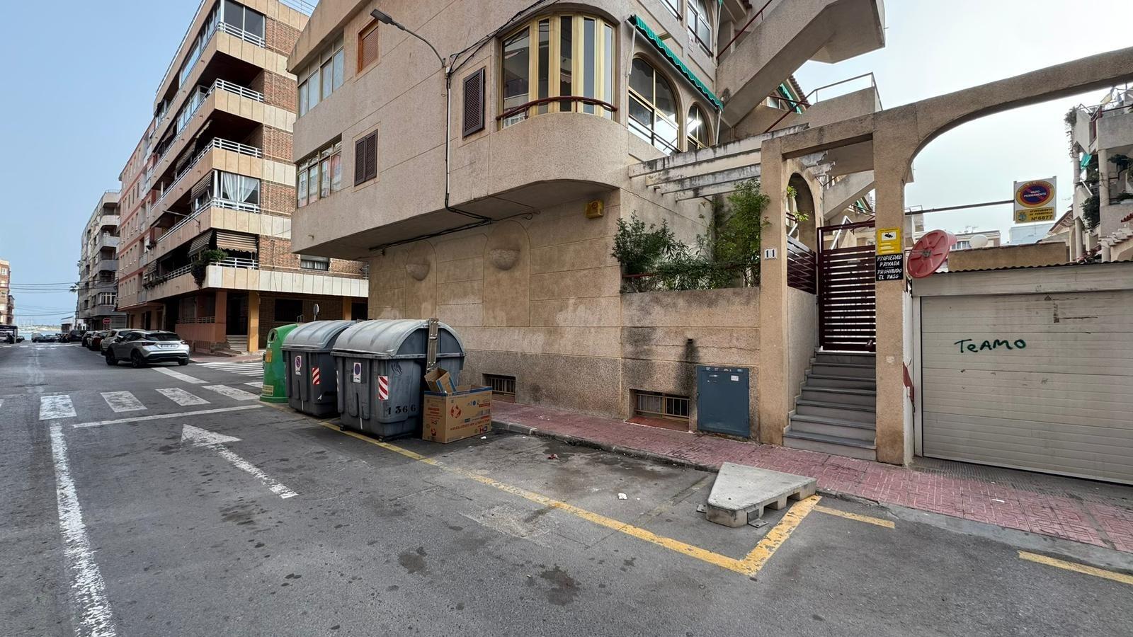 Spacious commercial premises for sale in one of the popular areas of Torrevieja — Acequión, just a f