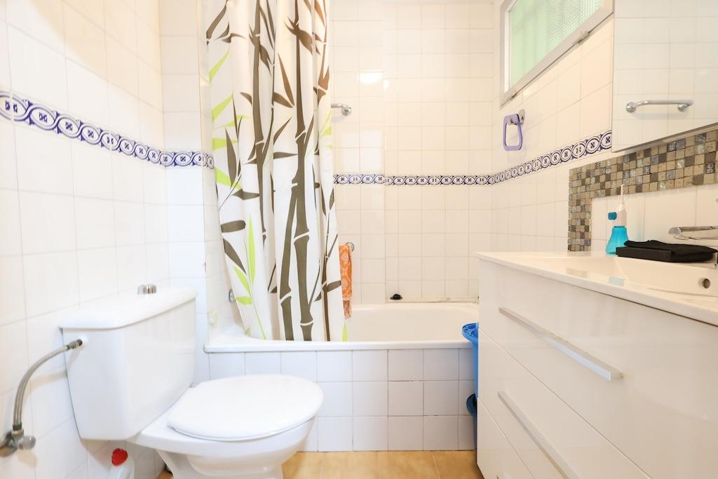 Bedroom in apartment for sale in Torrevieja