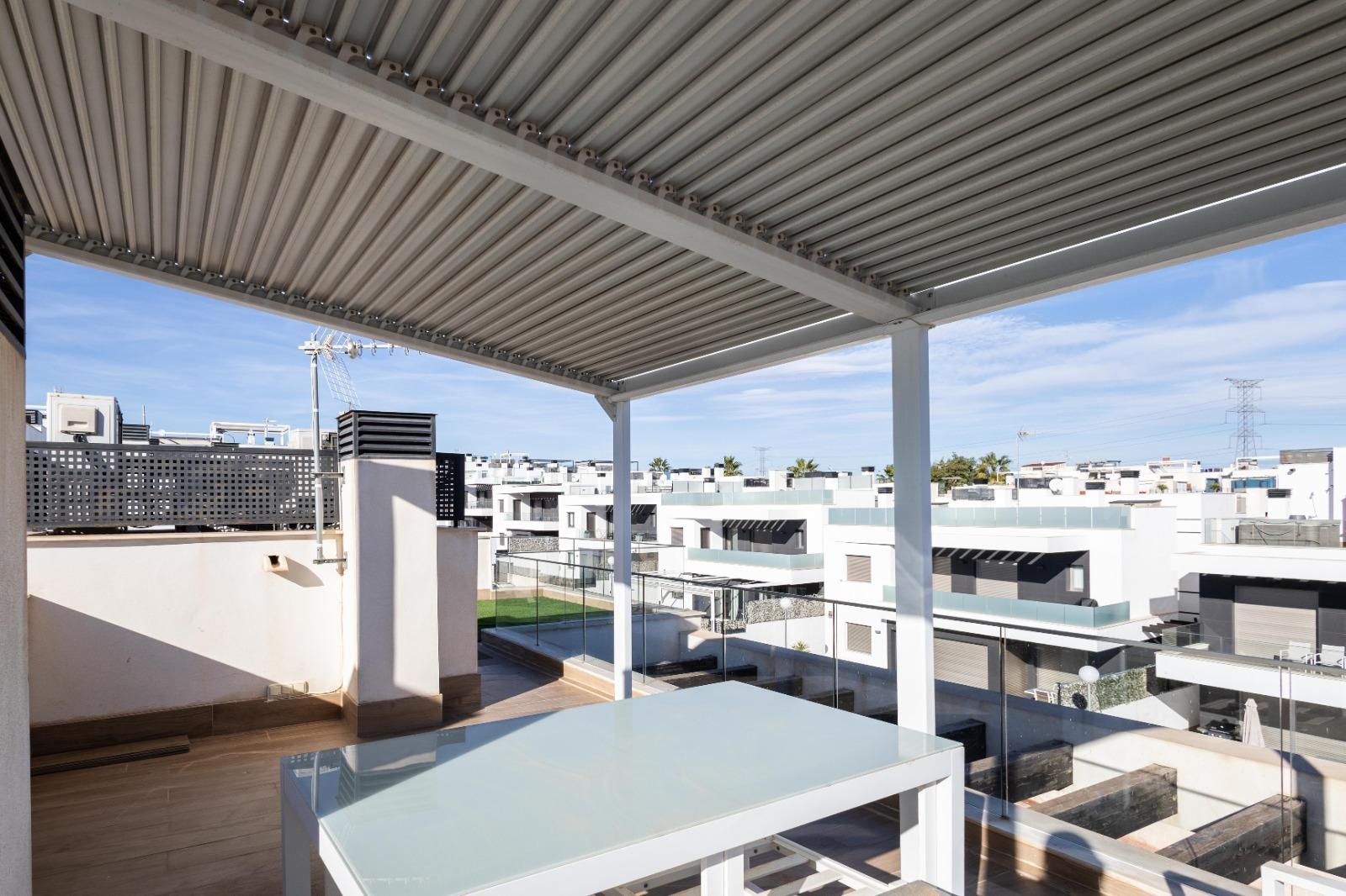 Garden in villa for sale in Orihuela Costa