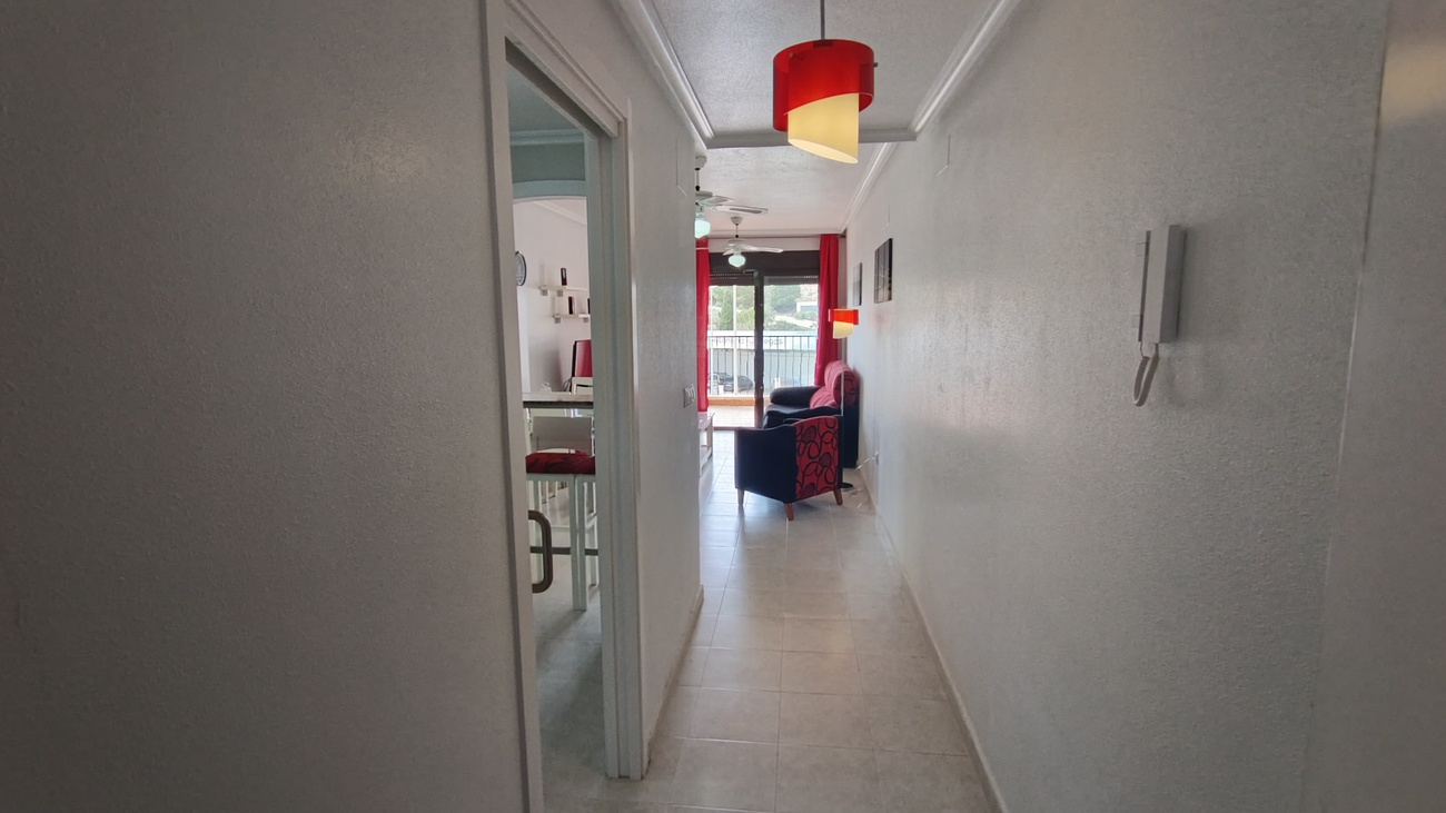 This light, bright and airy apartment set in the heart of Sucina really has it all