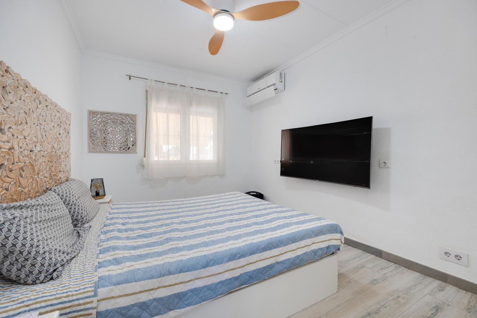 Pool area in villa for sale in San Fulgencio